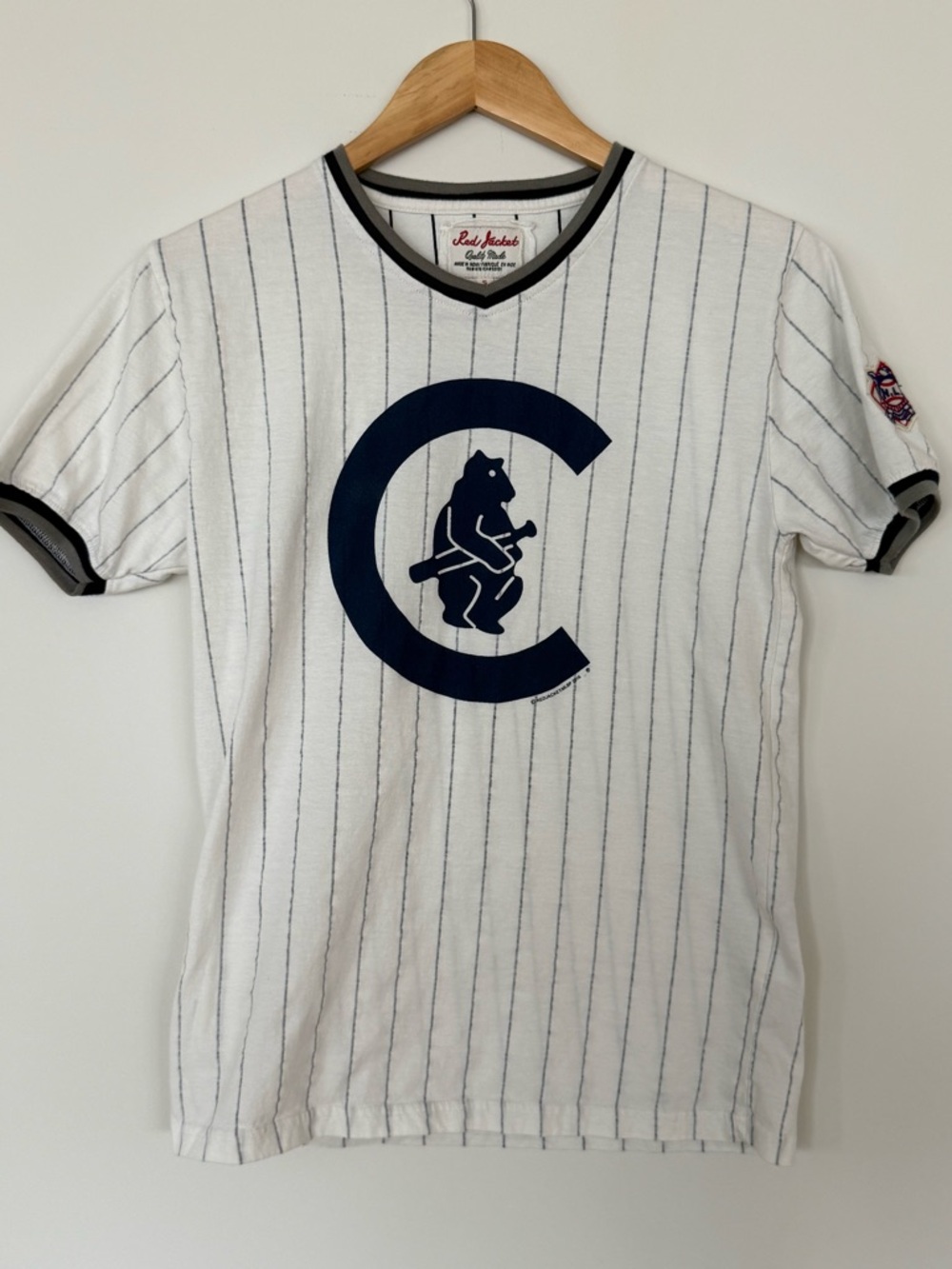 Chicago Cubs White/Navy Pinstripe Short Sleeve Tee with Vintage Cubs Logo. NWOT